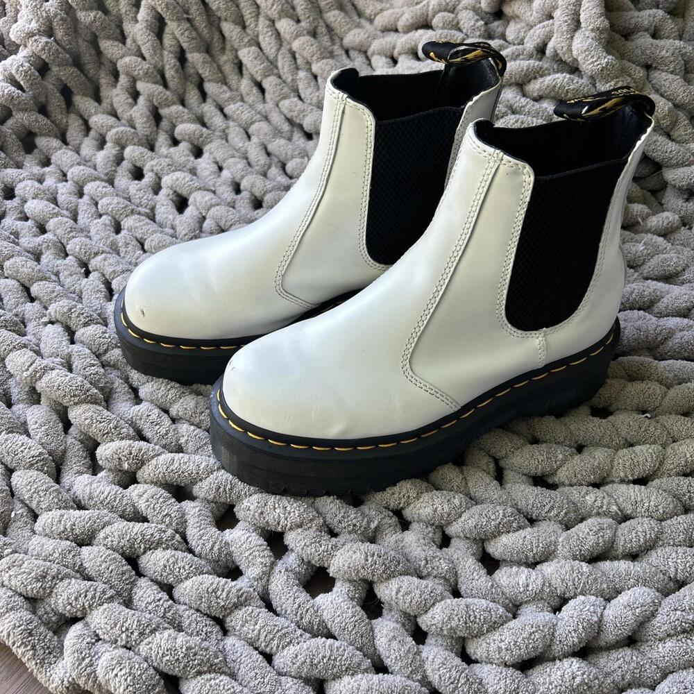Dr Martens White Quad 2976 Platform Chelsea Boots Women 8 Men 7 UK 6 Grunge Goth - Picture 2 of 12